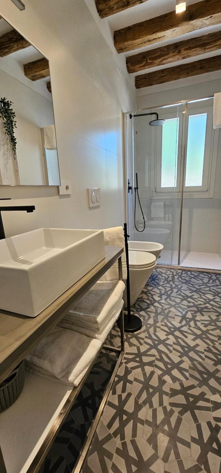 Small Villa With Private Garden Venesia Bagian luar foto