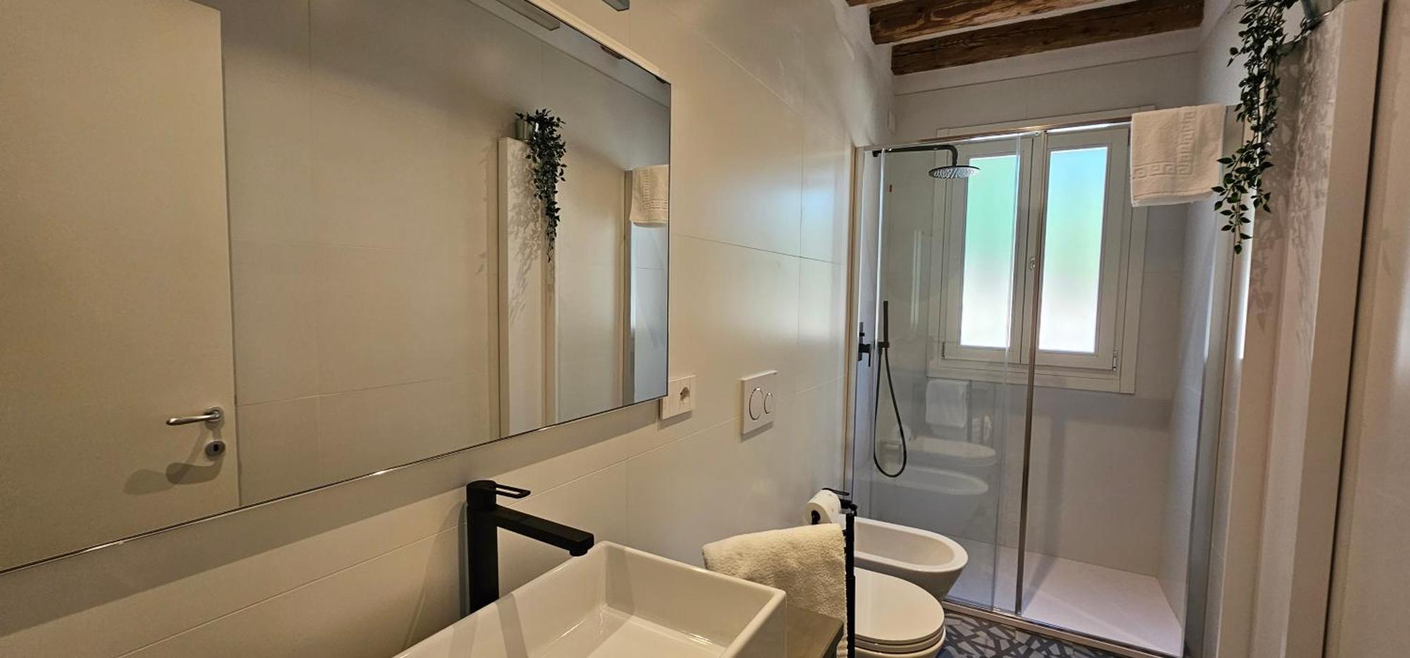 Small Villa With Private Garden Venesia Bagian luar foto