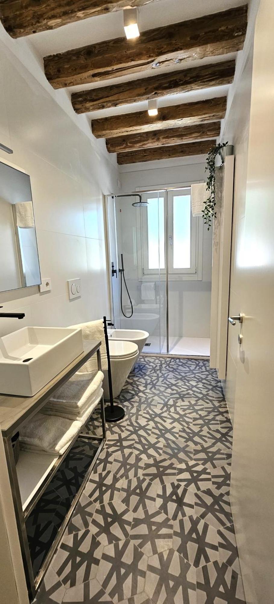 Small Villa With Private Garden Venesia Bagian luar foto