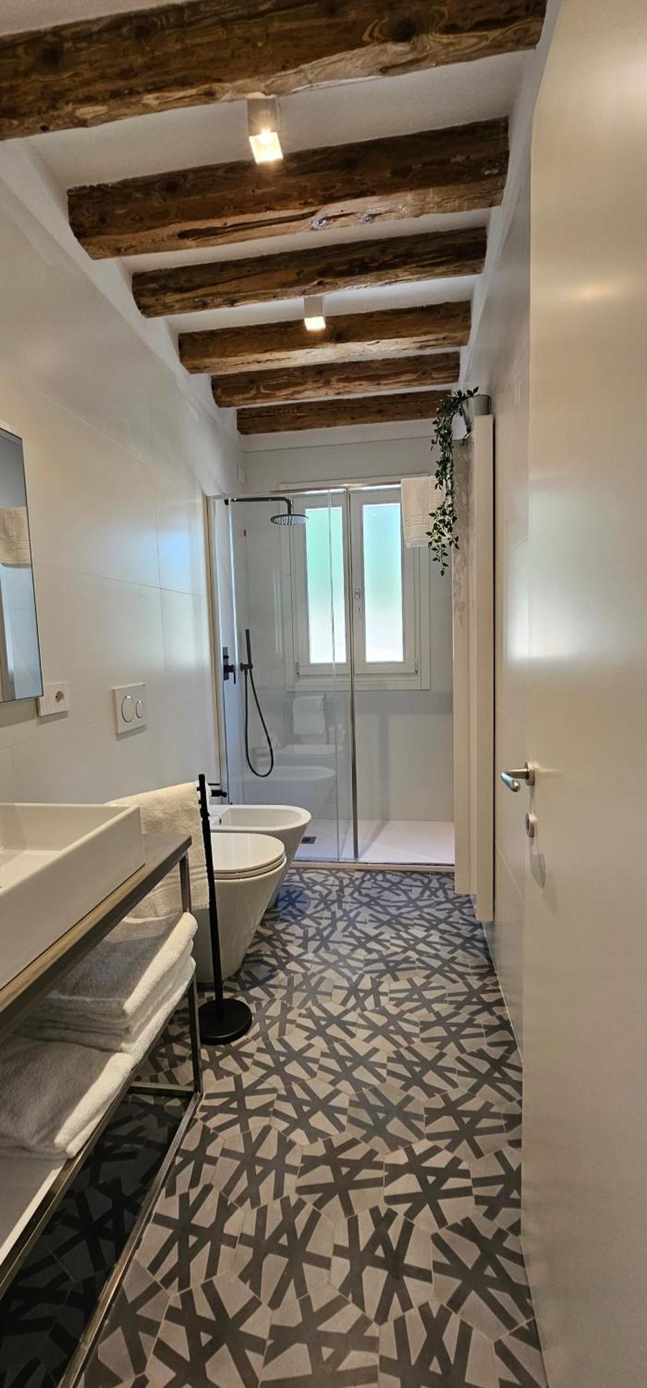 Small Villa With Private Garden Venesia Bagian luar foto